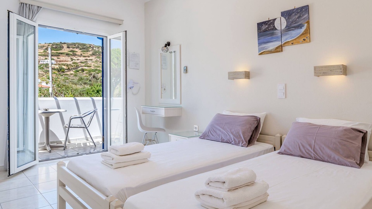 Mpatsi Apartment | Studio Apartment 'Nissea Studios' with Mountain View, Wi-Fi and Air Conditioning