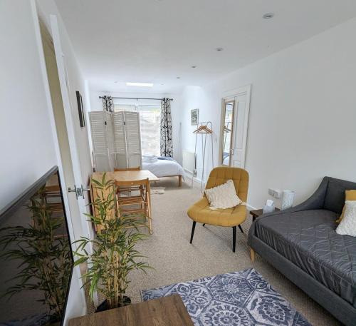 Thornhill Apartment | Studio Apartment North Cardiff