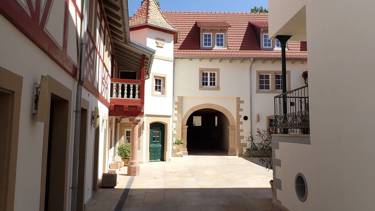 Grosskarlbach Apartment | Studio apartment "Osterberg" in the old winery