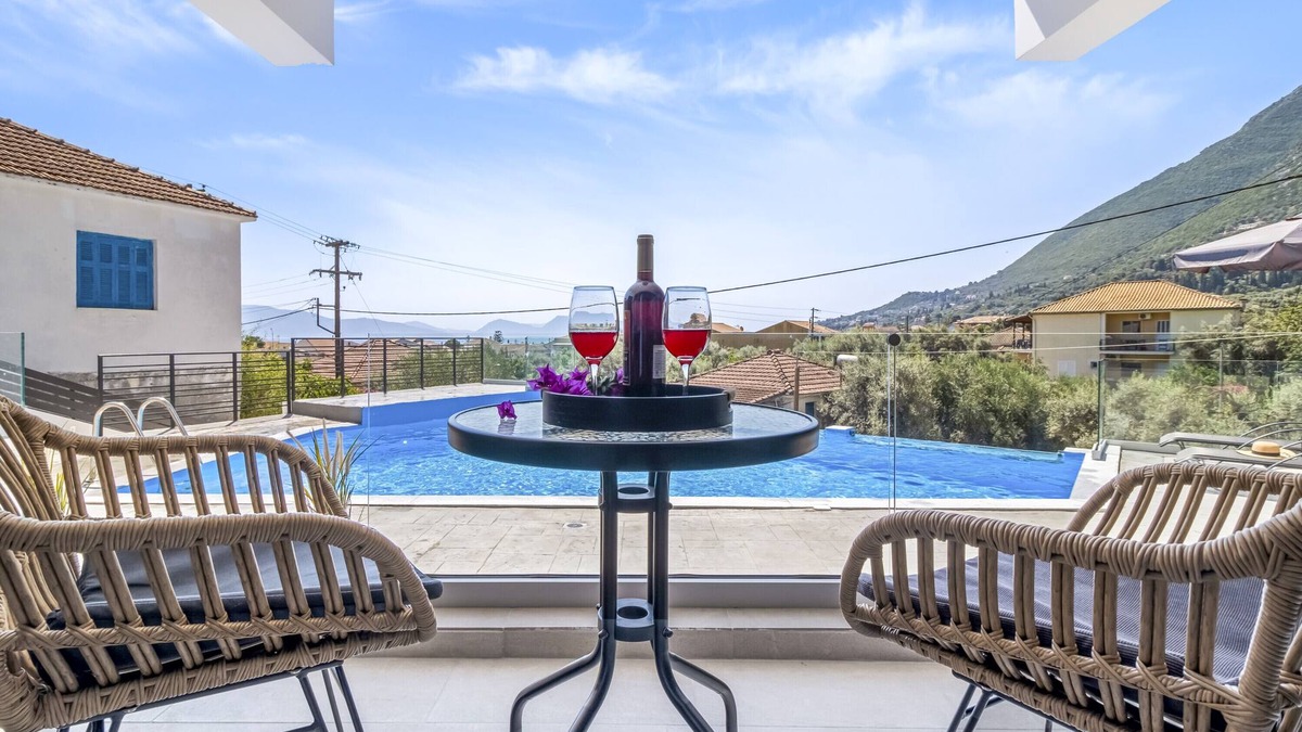 Nikiana Apartment | Studio Apartment 'Oceanida Afrodite Lyxury Suite' with Sea View, Wi-Fi and Air Conditioning