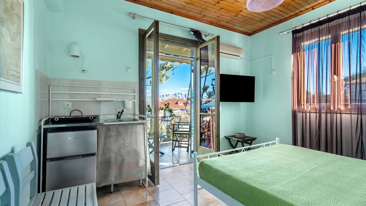 Nikiana Apartment | Studio Apartment 'Old Boat Double 11' with Sea View, Wi-Fi and Air Conditioning