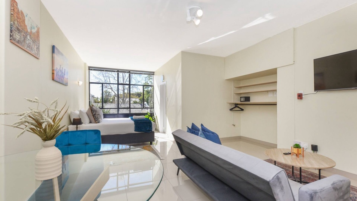 Greater Johannesburg Metropolitan Area Apartment | Studio Apartment Perfect Location