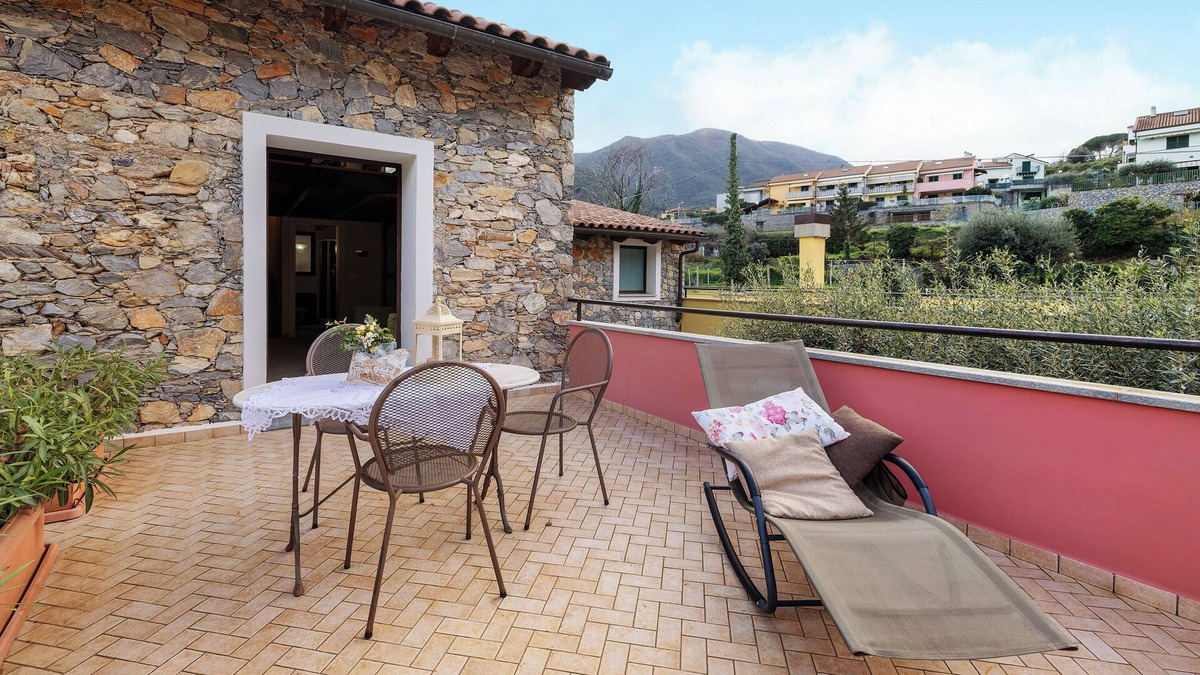 Toirano Apartment | Studio Apartment 'Pesco Agriturismo La Ferla' with Wi-Fi and Air Conditioning