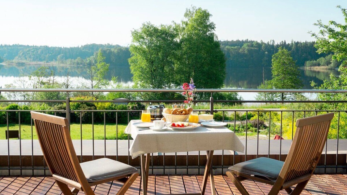 Pelham Apartment | Studio Apartment "See-Lodge" with Lake View, Private Terrace & Wi-Fi