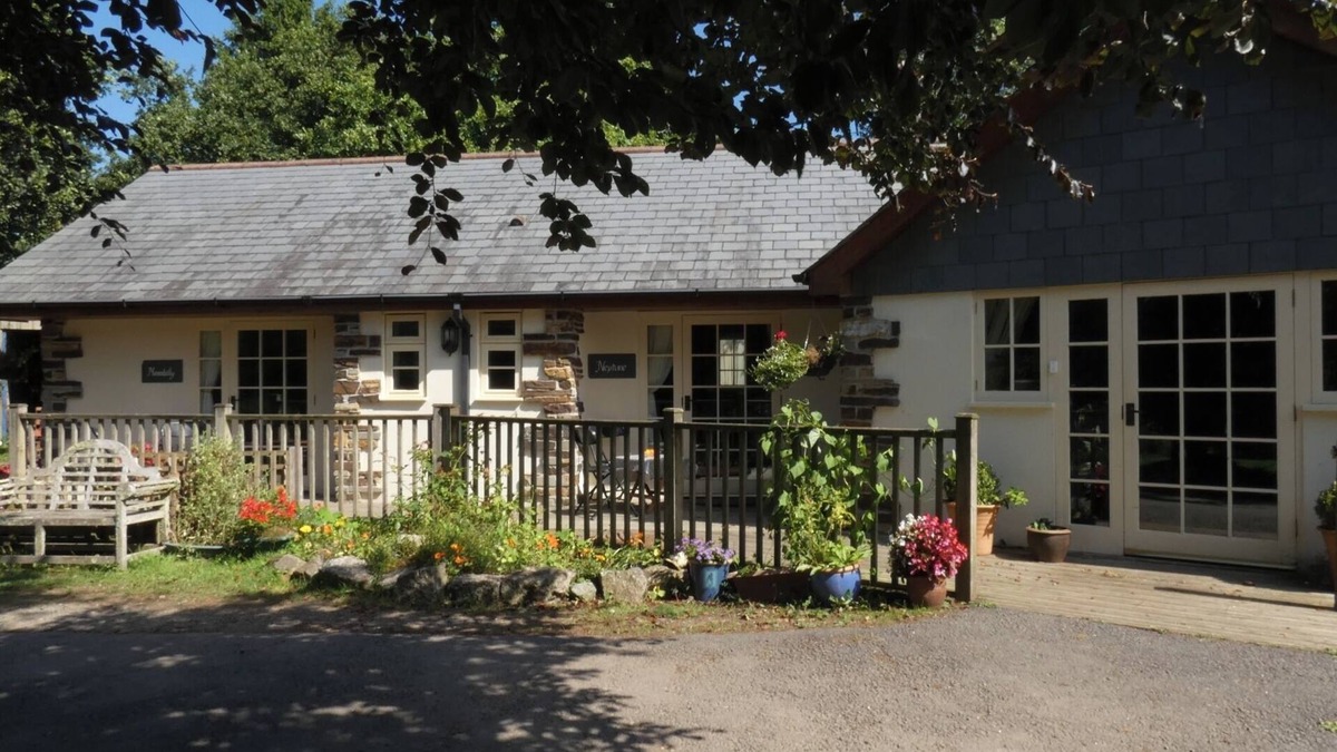 Looe Apartment | Studio Apartment set far from the madding crowd