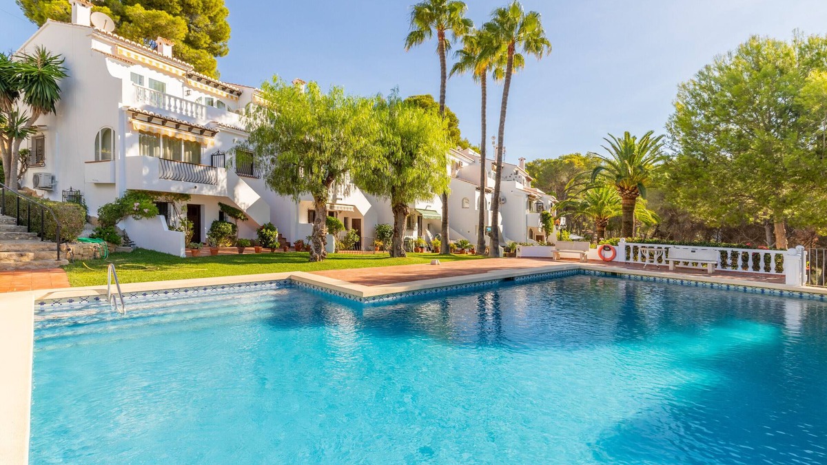 Pinar del Advocat Apartment | Studio Apartment 'Sillero Dos' with Shared Pool, Wi-Fi and Air Conditioning