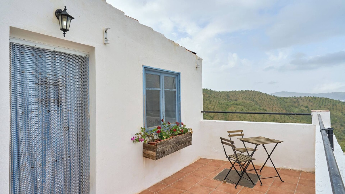 Rubite Apartment | Studio Apartment 'The Vine' with Mountain View, Shared Pool and Wi-Fi