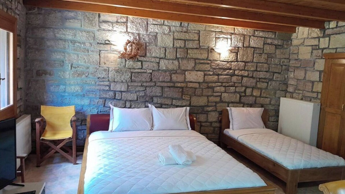 Vatsounia Apartment | Studio Apartment "Tsarouxi Village 2" with Mountain View, Private Terrace & Wi-Fi