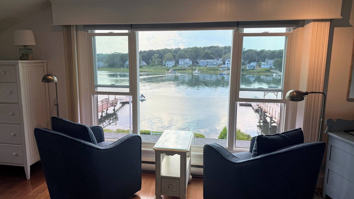 Cape Porpoise Apartment | Studio apartment with harbor views