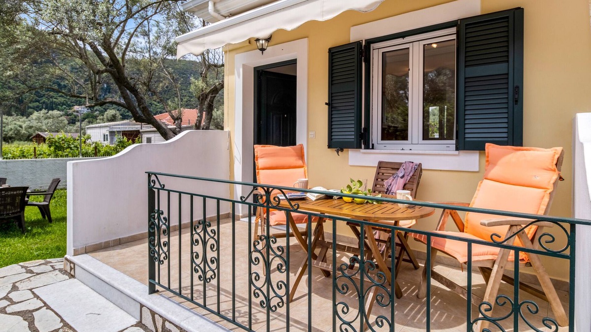 Agios Ioannis Apartment | Studio Apartment "Virginia 3" with Mountain View, Garden & Wi-Fi