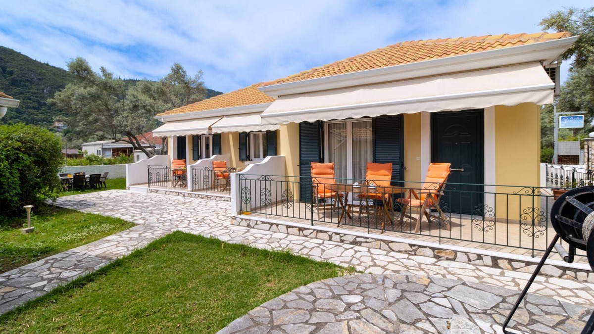Agios Ioannis Apartment | Studio Apartment "Virginia Studio 2" with Mountain View, Shared Terrace & Wi-Fi