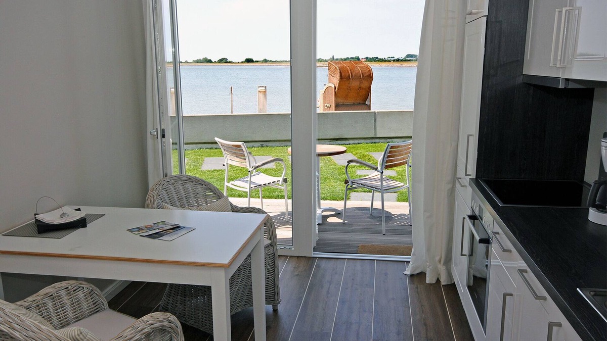 Lemkenhafen Apartment | STUDIO - Apartment with fantastic sea views