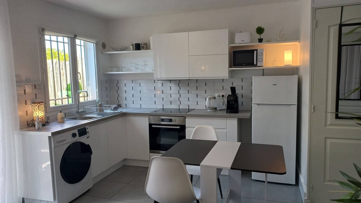 Bas-Vernet Apartment | Studio apartment with parking and outdoor area - 20 minutes from the beach