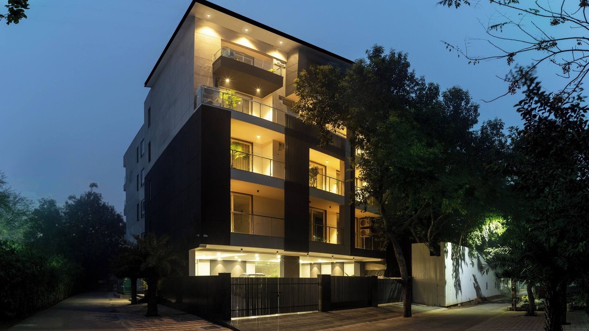Sushant Lok Bed & Breakfast | Studio apartment with balcony near Galleria market
