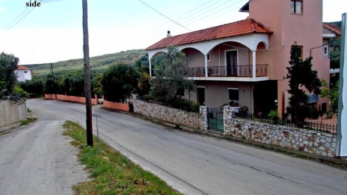 Spilia Apartment | Studio apartments with pool in a graphic greek village - 2km from the beach