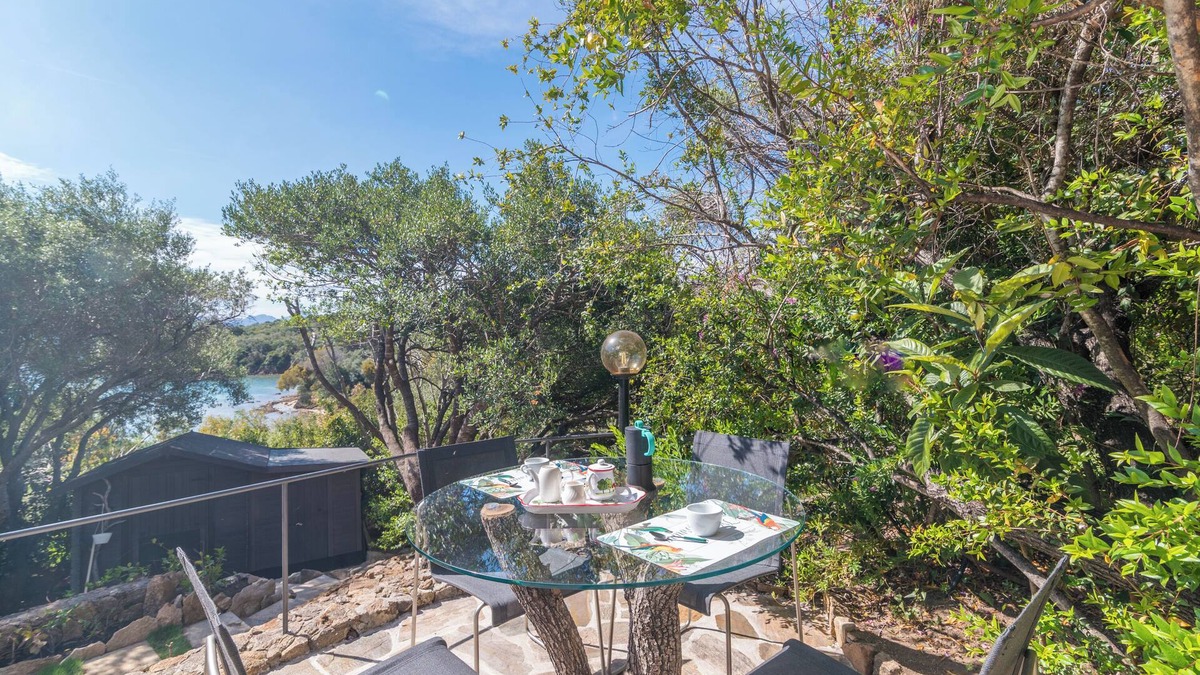 Capo d'Orso Apartment | Studio Appartamento 'Monolocale Cala Capra' close to the Beach with Shared Pool & Wi-Fi