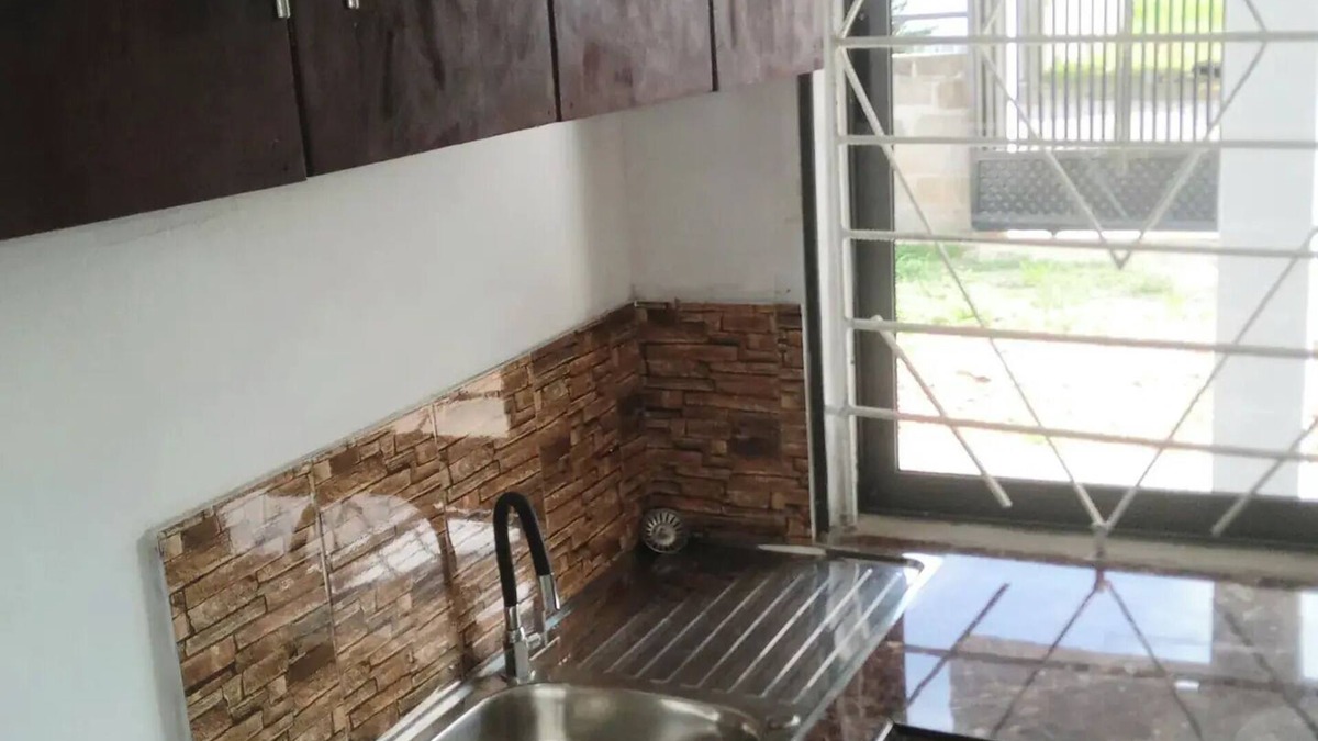 Cape Coast House | Studio Appartment -Kitchen, Bathnn