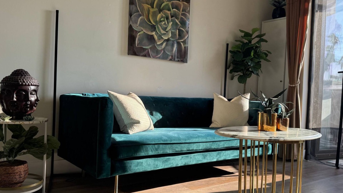 Wilshire Apartment | Studio Apt, Balcony, Free Parking, Fully Equipped