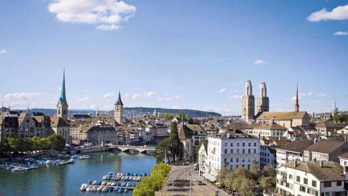 Niederdorf Apartment | Studio Apt in Charming Zurich Old Town M07