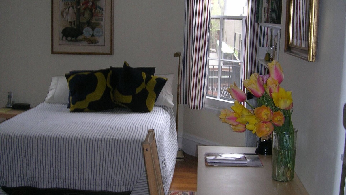 Beacon Hill Apartment | Studio Apt w private kitchen & bathroom; Queen; Beacon Hill; owner occupied home