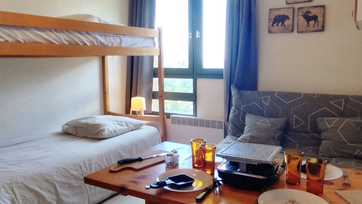 Prapoutel Apartment | Studio at the foot of the slopes with TV, elevator, and ski locker