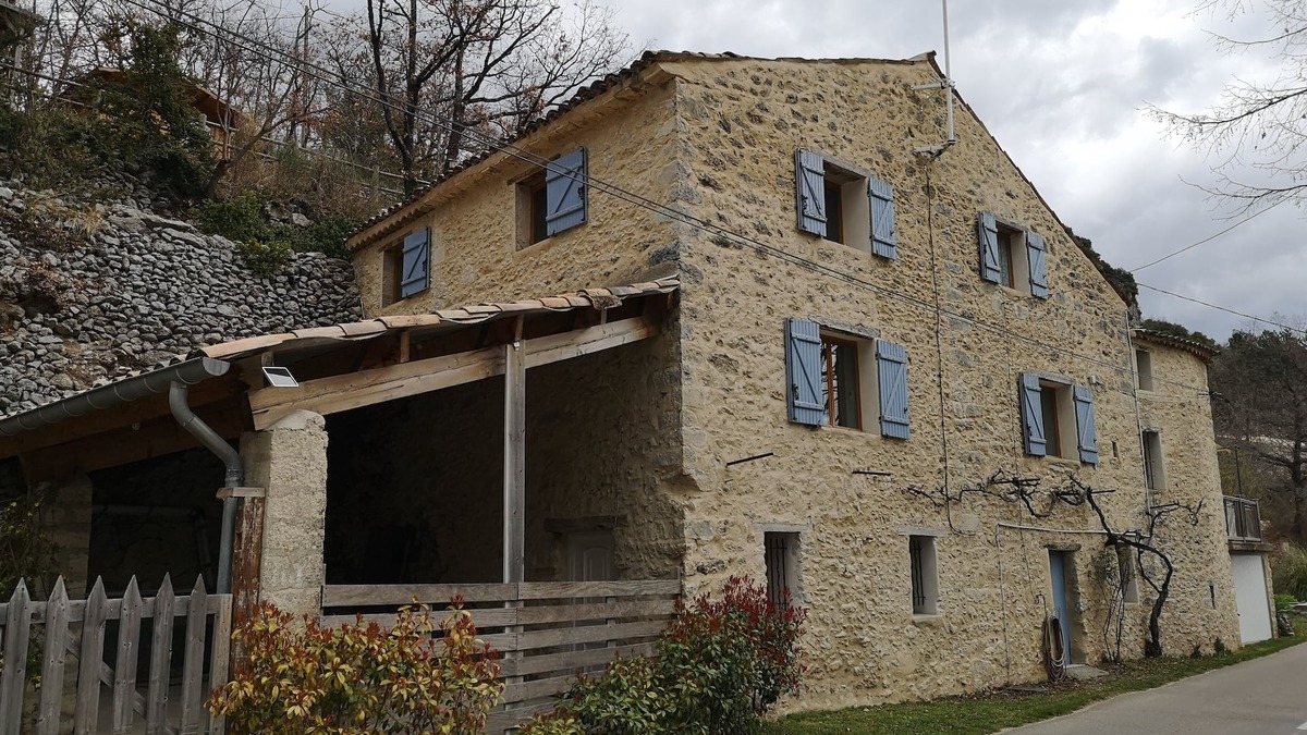 Reilhanette Apartment | Studio at the foot of Ventoux and near the spa town of Montbrun les Bains