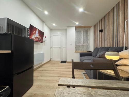 Mirecourt Apartment | Studio Au Cloîtres