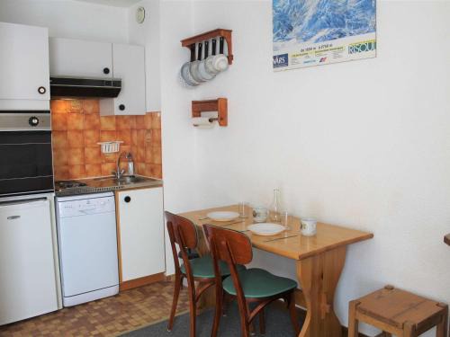 Les Claux Apartment | Studio avec Coin Montagne, 100m des Pistes et Commerces, 4 Couchages - Vars Les Claux - FR-1-330B-81