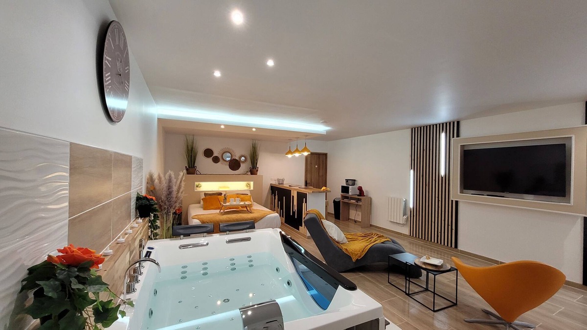 La Bassee Apartment | Studio Avec spa Privatif Tout Confort à L'abri des Regards