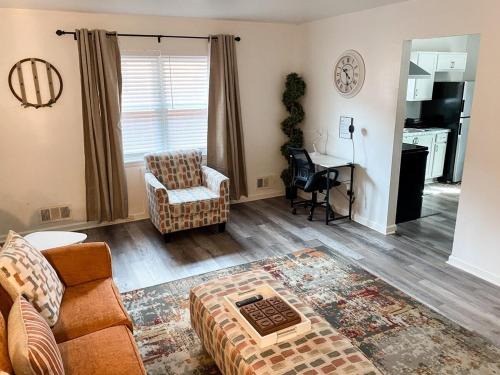 Crestline Heights Apartment | Studio B -Cozy home mins from Airport, Uptown and Downtown