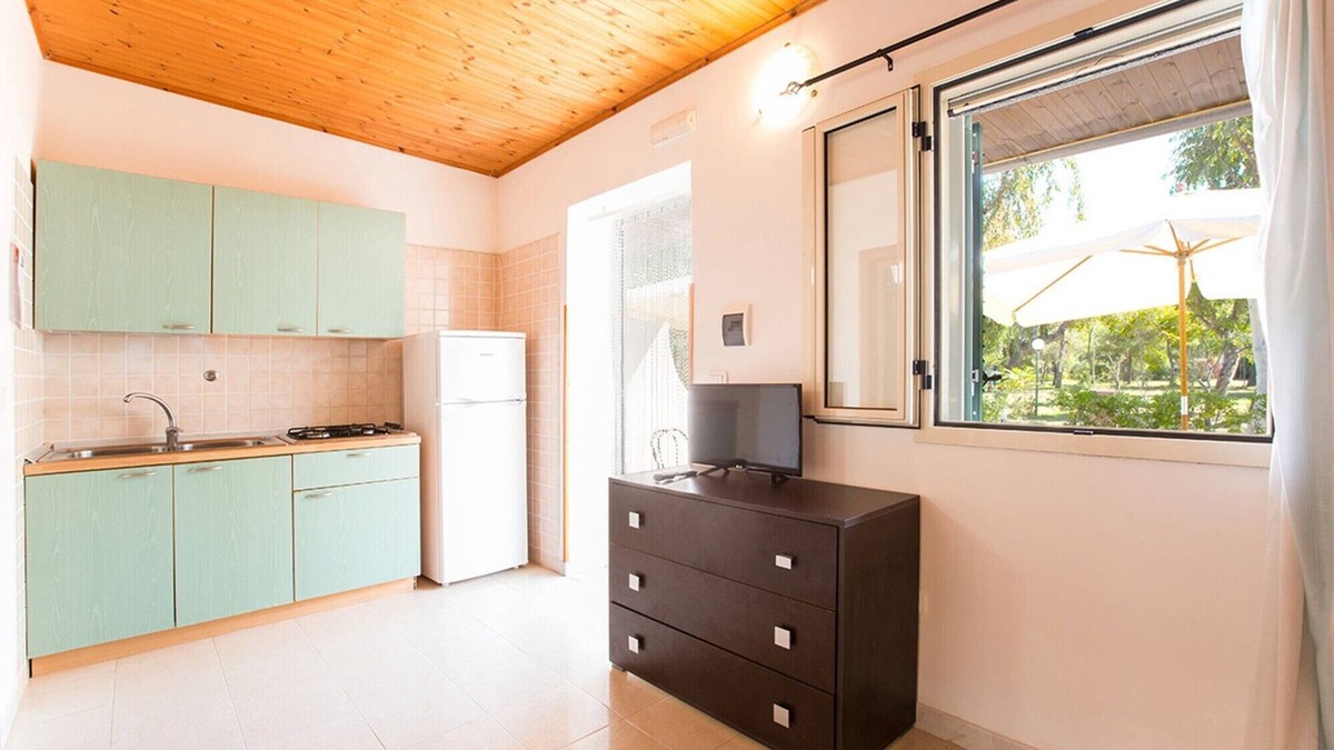 Chiesiola Apartment | Studio 'Baia Falcone-Comfort Studio 201' with Sea View, Wi-Fi and Air Conditioning