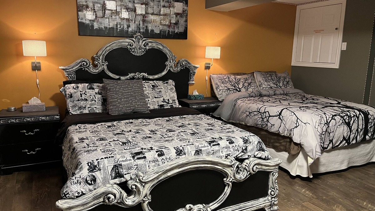 Halton Regional Municipality House | Studio Bedroom 2 beds Barn Door, full washroom, home gym, fridge,Large smart tv