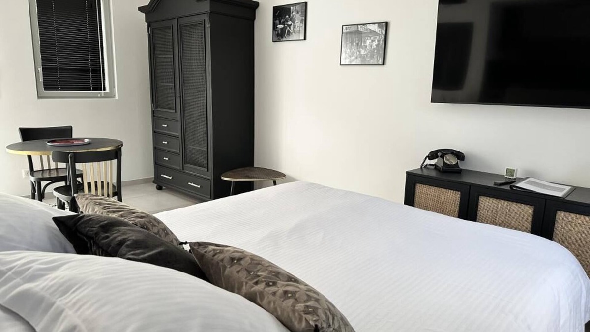 Saint-Prix Apartment | Studio BISTROT near Olympics 2024, garden, terrace, sauna, gym