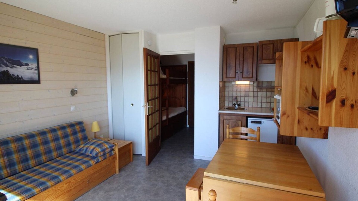Auris Apartment | Studio cabin for 3 on the slopes with balcony in Auris en Oisans