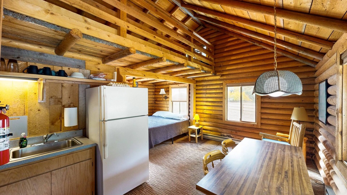 Sula Apartment | Studio Cabin on Acreage w/full kitchen, near hiking, fishing & skiing