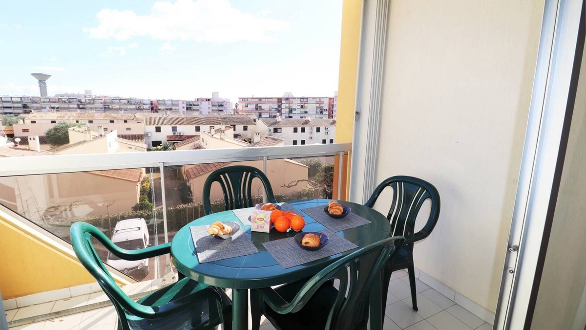 Le Grau-Du-Roi Apartment | Studio cabin terrace beach 550m and shops 100m