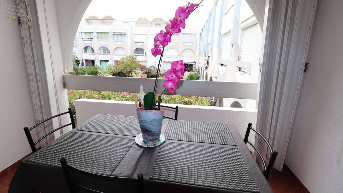 Cabrerolles Apartment | Studio cabin with swimming pool terrace near beach