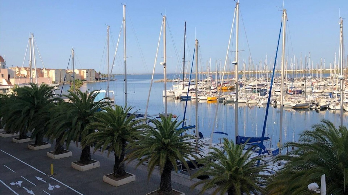 Gruissan Apartment | Studio Cabine Avec Terrasse et vue Imprenable sur L'entrée du Port