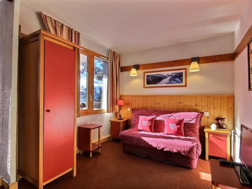 Plagne 1800 Apartment | Studio-cabine 4 pers, proche pistes et commerces, balcon, piscine, 3 cristaux Paradiski - FR-1-455-27