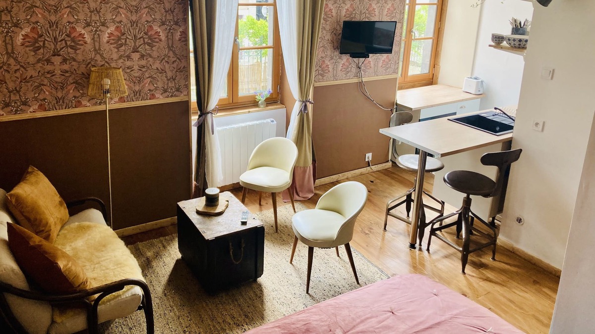 Oloron-Sainte-Marie Apartment | Studio Centre Ville Dans Demeure du 18 ème Siècle