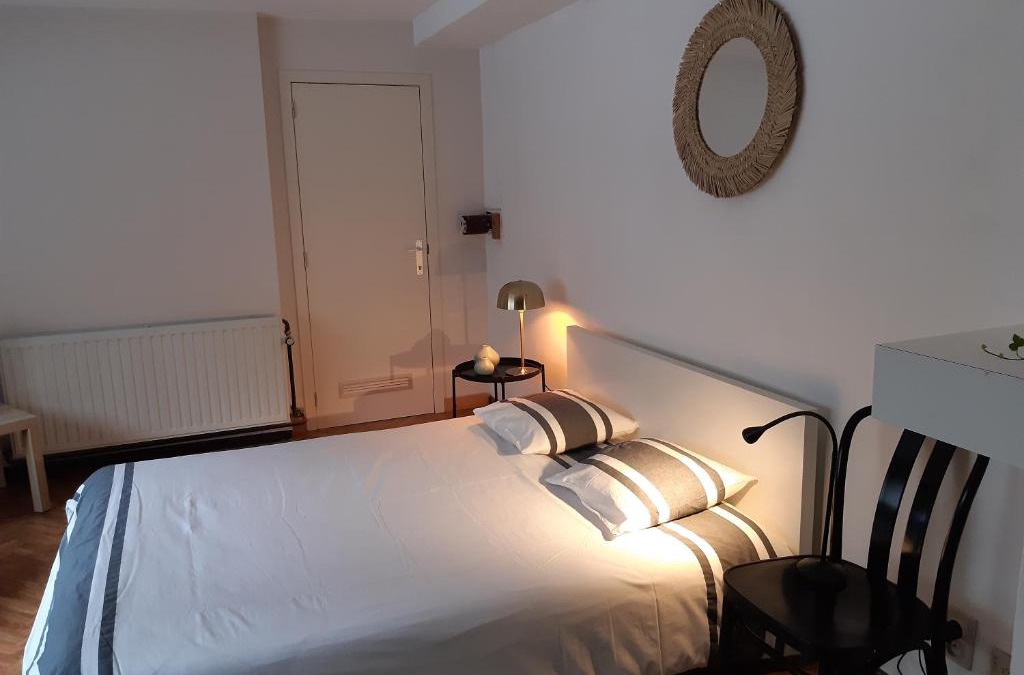 Huy Apartment | Studio central airco et local vélo