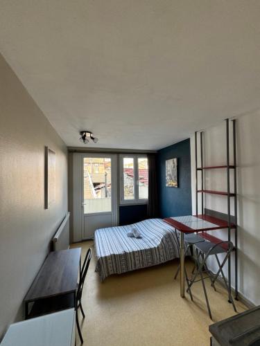 Faubourg Saint-Jacques Apartment | Studio Centre Ville 6