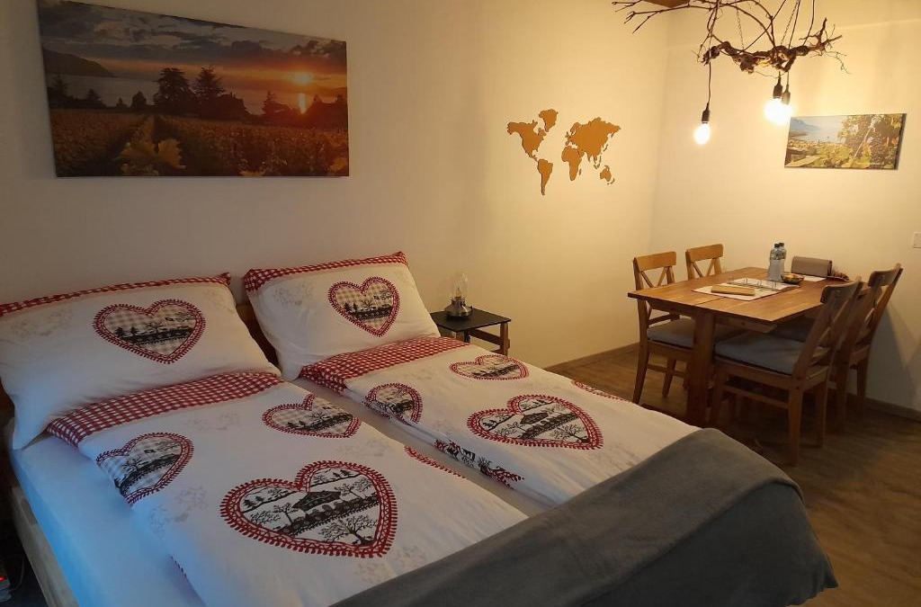 Villeneuve Apartment | Studio chez un vigneron au village au 2ème étage sans ascenseur