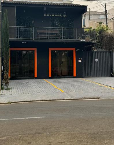 Guarapuava Apartment | Studio com quarto e banheiro em frente ao Parque do Lago Acomoda até 4 pessoas 2 camas