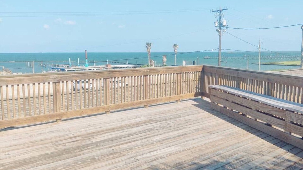 Taylor Apartment | Studio Condo With Bay View!