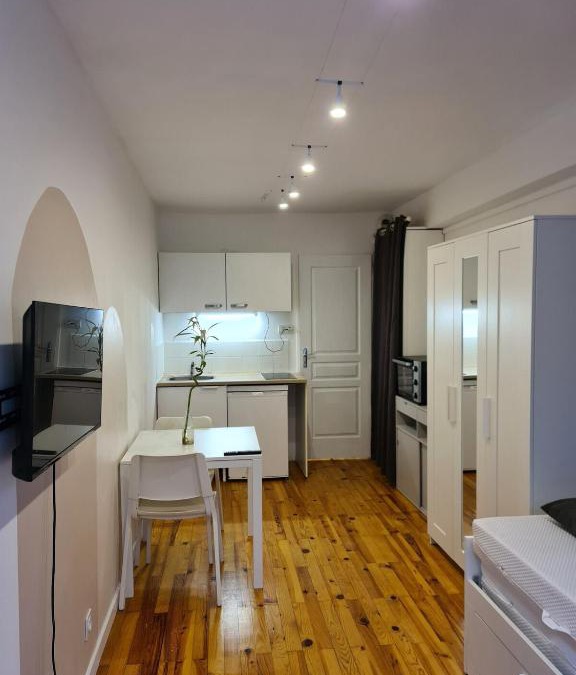 Fontaine Apartment | Studio cosy avec clim et jardin
