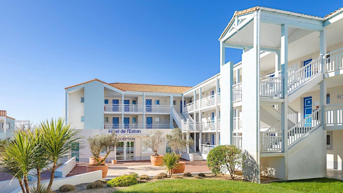 Chateau-d'Olonne Hotel | Studio cosy pour 2 avec vue magnifique sur la mer!