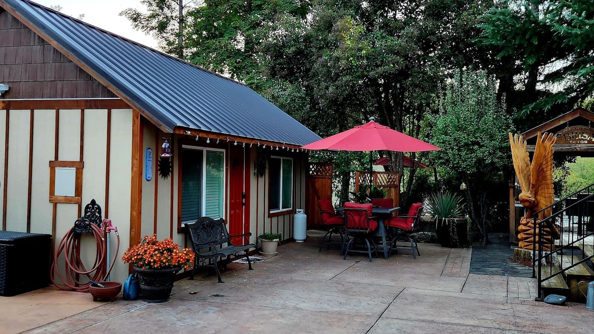Shady Cove Cottage | Studio Cottage On One Of The Top Ranked Steelhead Holes On The Upper Rogue