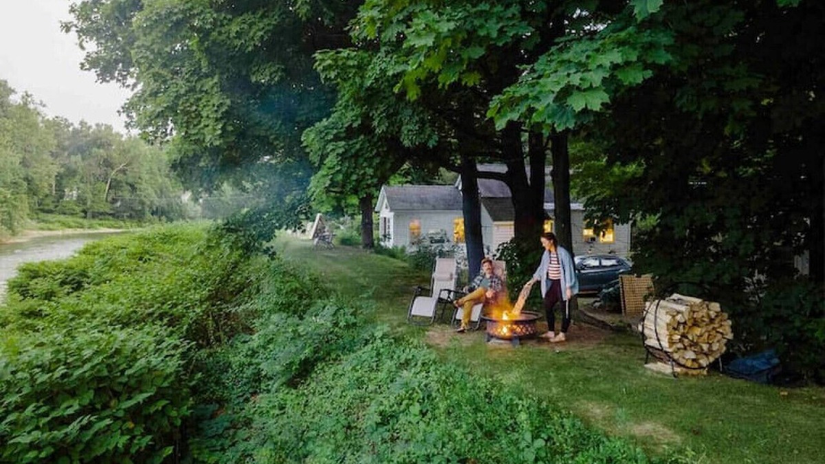 Mount Tremper House | Studio · Cozy Waterfront Cabin Couples Spa Hiking