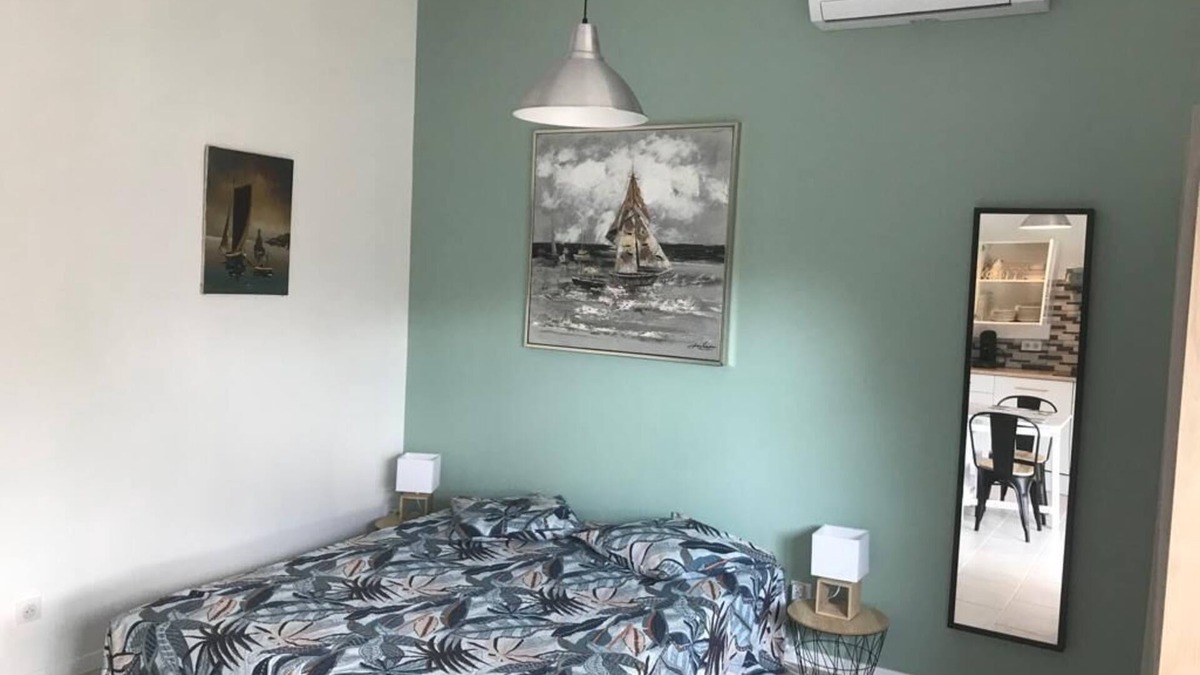 Saussines Apartment | Studio de 28m2 Climatisé à 30 Minutes des Plages